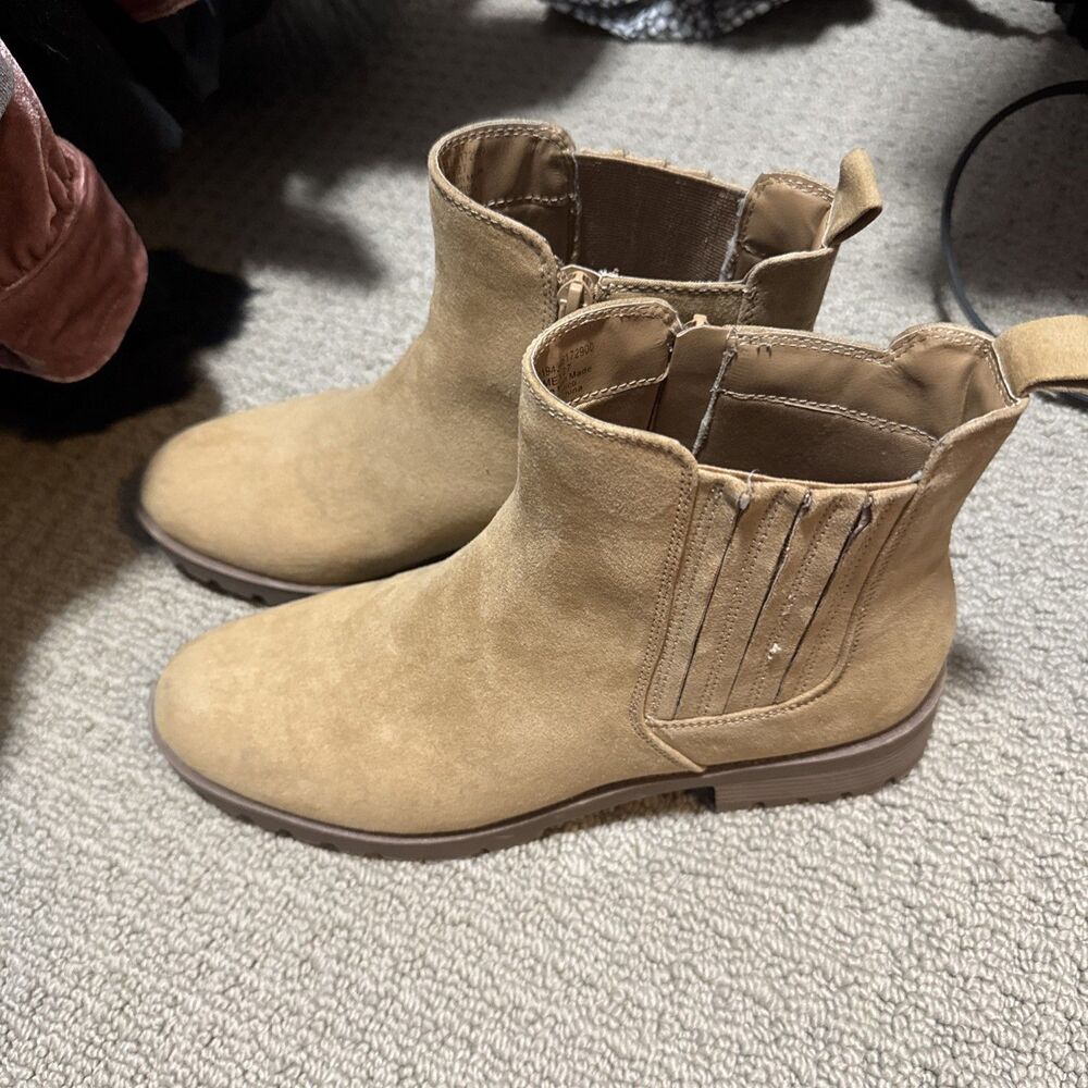 Time and Tru Women's Lug Faux Suede Camel Chelsea Boots Size 10